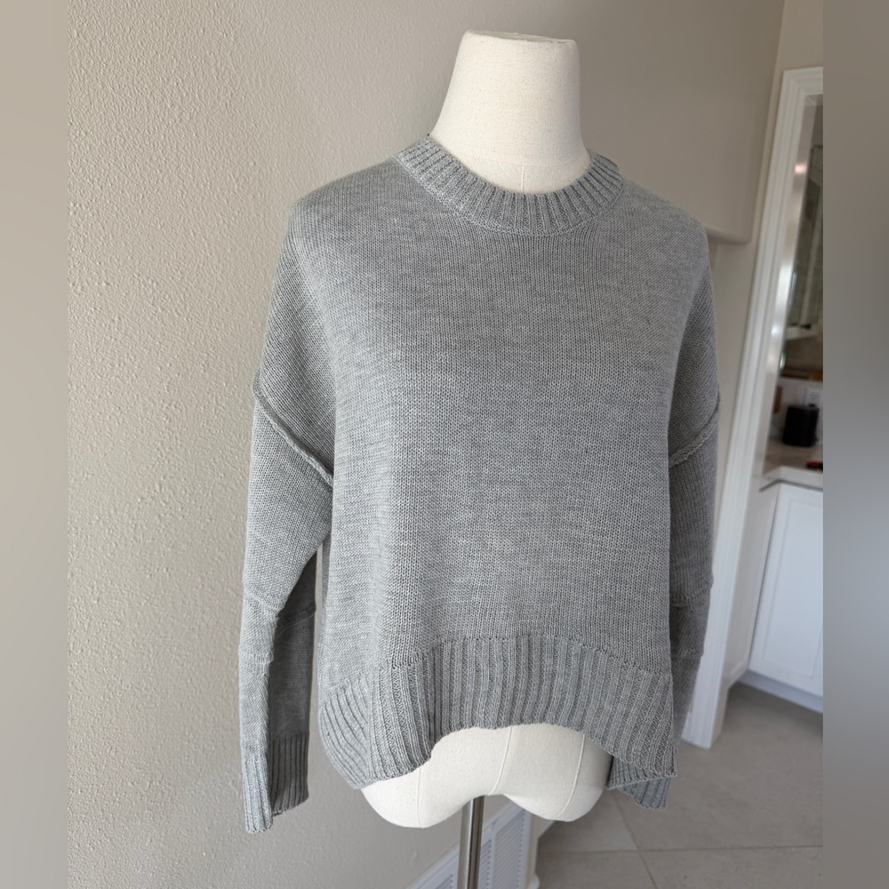 NWT Le Lis Collection Crewneck Pullover Sweater, Gray, XS - Picture 6 of 10